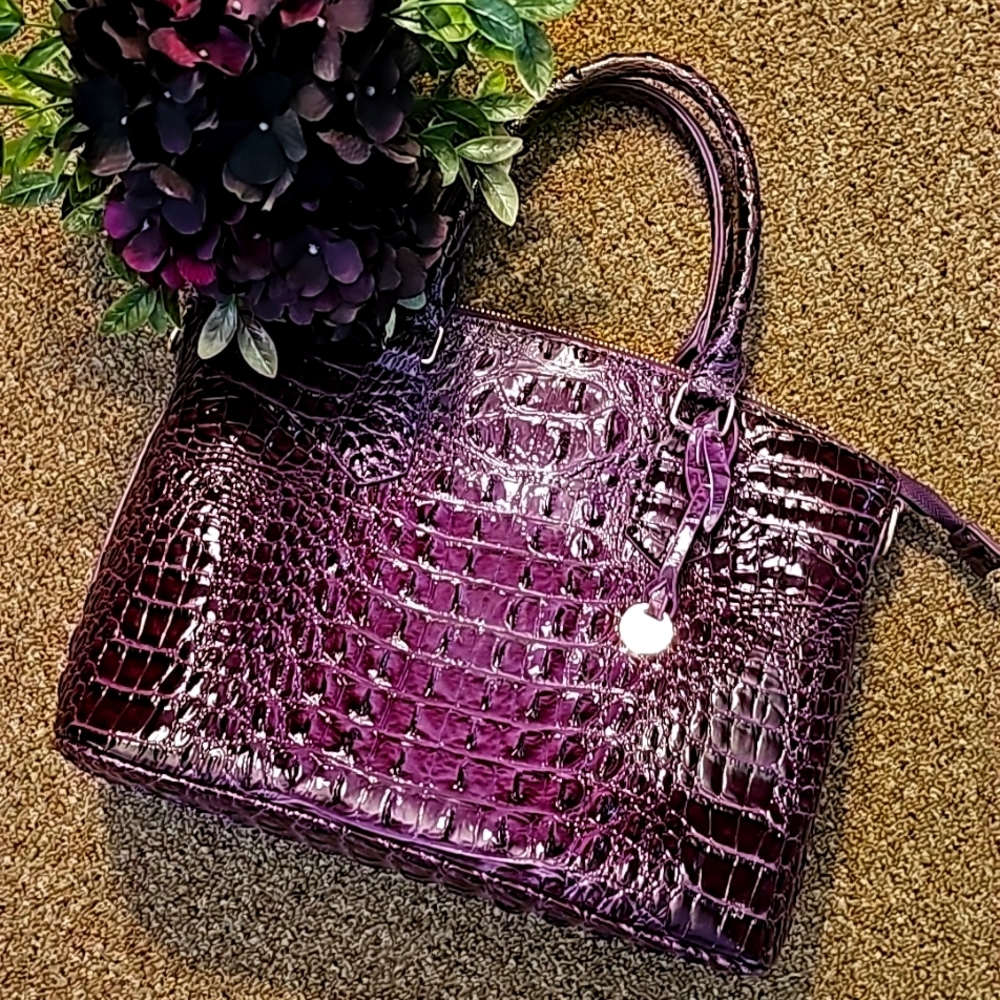 LIKE NEW! Handbag - Picture 15 of 16